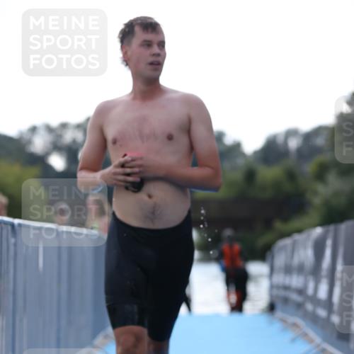 25.08.2024 - Elbe Triathlon Hamburg H.Heesch http://msf.ph/oto/6852617 25.08.2024 15:31:29 Schwimmen  meine-sportfotos.de
