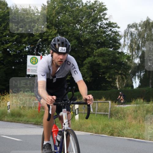 25.08.2024 - Elbe Triathlon Hamburg Fuchs,  Jonas http://msf.ph/oto/6852618 25.08.2024 09:59:58 Radfahren 515, 254, 277, 351 meine-sportfotos.de