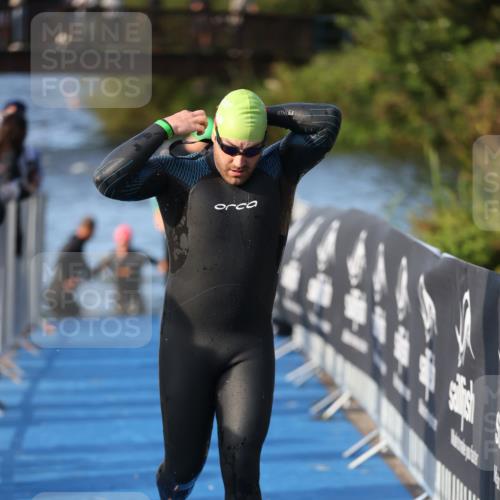 25.08.2024 - Elbe Triathlon Hamburg H.Heesch http://msf.ph/oto/6852620 25.08.2024 09:00:36 Schwimmen 226, 230, 235, 248, 252, 258 meine-sportfotos.de
