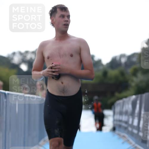 25.08.2024 - Elbe Triathlon Hamburg H.Heesch http://msf.ph/oto/6852624 25.08.2024 15:31:29 Schwimmen  meine-sportfotos.de