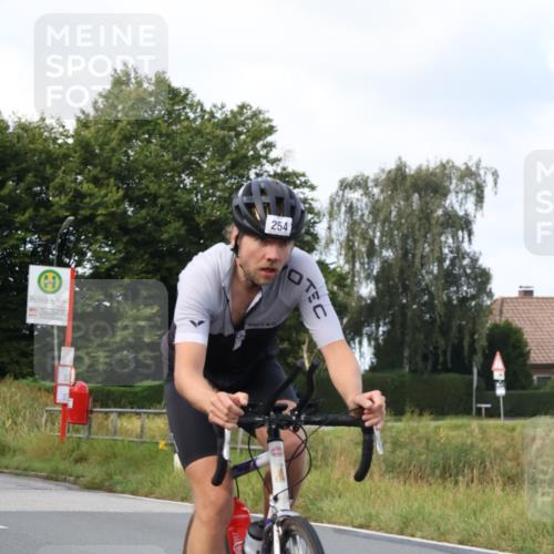 25.08.2024 - Elbe Triathlon Hamburg Fuchs,  Jonas http://msf.ph/oto/6852625 25.08.2024 09:59:59 Radfahren 254, 277, 351 meine-sportfotos.de