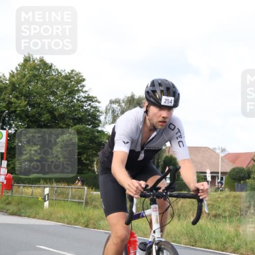 25.08.2024 - Elbe Triathlon Hamburg Fuchs,  Jonas http://msf.ph/oto/6852632 25.08.2024 09:59:59 Radfahren 254, 277, 351 meine-sportfotos.de