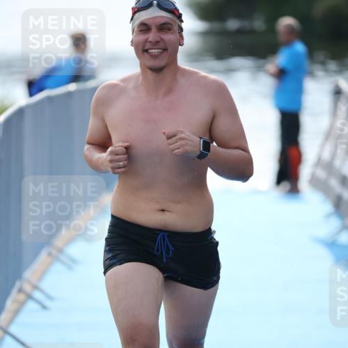25.08.2024 - Elbe Triathlon Hamburg H.Heesch http://msf.ph/oto/6852638 25.08.2024 15:33:17 Schwimmen  meine-sportfotos.de