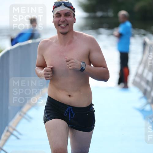 25.08.2024 - Elbe Triathlon Hamburg H.Heesch http://msf.ph/oto/6852644 25.08.2024 15:33:17 Schwimmen  meine-sportfotos.de