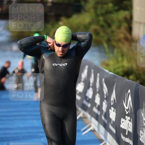 25.08.2024 - Elbe Triathlon Hamburg H.Heesch http://msf.ph/oto/6852646 25.08.2024 09:00:37 Schwimmen 226, 230, 235, 248, 252, 258 meine-sportfotos.de