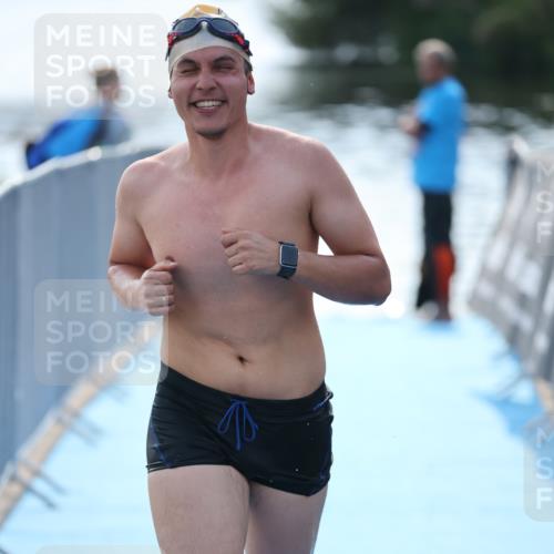 25.08.2024 - Elbe Triathlon Hamburg H.Heesch http://msf.ph/oto/6852650 25.08.2024 15:33:17 Schwimmen  meine-sportfotos.de