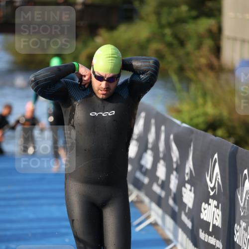 25.08.2024 - Elbe Triathlon Hamburg H.Heesch http://msf.ph/oto/6852651 25.08.2024 09:00:37 Schwimmen 226, 230, 235, 248, 252, 258 meine-sportfotos.de