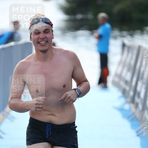 25.08.2024 - Elbe Triathlon Hamburg H.Heesch http://msf.ph/oto/6852673 25.08.2024 15:33:17 Schwimmen  meine-sportfotos.de