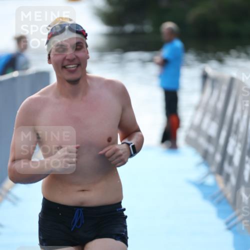 25.08.2024 - Elbe Triathlon Hamburg H.Heesch http://msf.ph/oto/6852682 25.08.2024 15:33:17 Schwimmen  meine-sportfotos.de