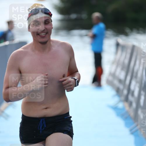 25.08.2024 - Elbe Triathlon Hamburg H.Heesch http://msf.ph/oto/6852689 25.08.2024 15:33:17 Schwimmen  meine-sportfotos.de