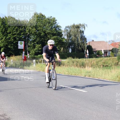 25.08.2024 - Elbe Triathlon Hamburg Fuchs,  Jonas http://msf.ph/oto/6852696 25.08.2024 09:16:08 Radfahren 133, 144, 249, 359 meine-sportfotos.de