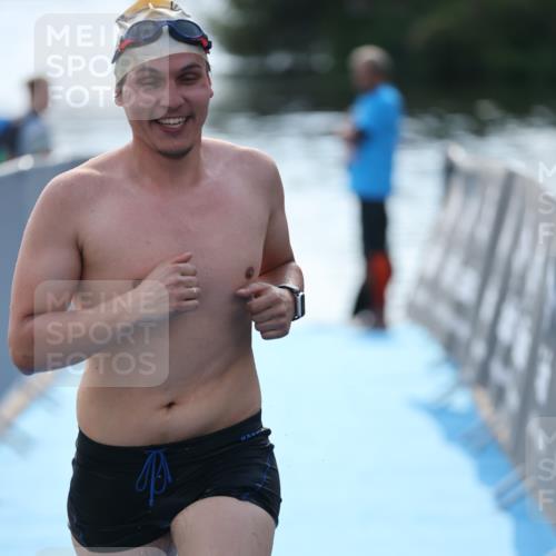 25.08.2024 - Elbe Triathlon Hamburg H.Heesch http://msf.ph/oto/6852698 25.08.2024 15:33:17 Schwimmen  meine-sportfotos.de