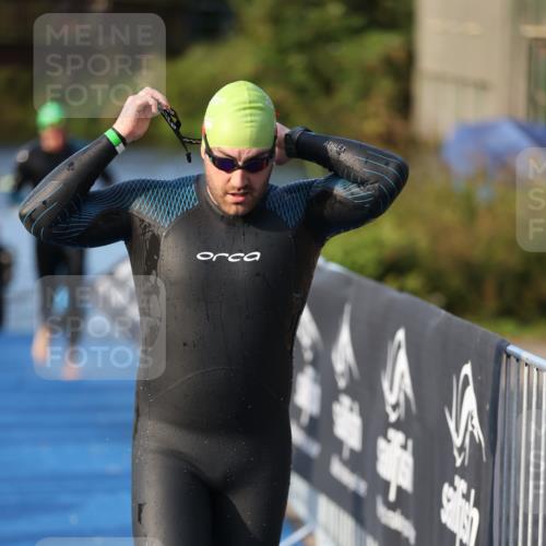 25.08.2024 - Elbe Triathlon Hamburg H.Heesch http://msf.ph/oto/6852701 25.08.2024 09:00:37 Schwimmen 226, 230, 235, 248, 252, 258 meine-sportfotos.de