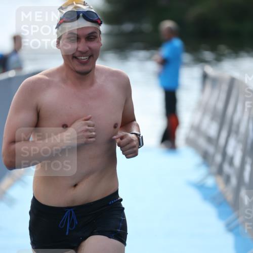 25.08.2024 - Elbe Triathlon Hamburg H.Heesch http://msf.ph/oto/6852703 25.08.2024 15:33:17 Schwimmen  meine-sportfotos.de