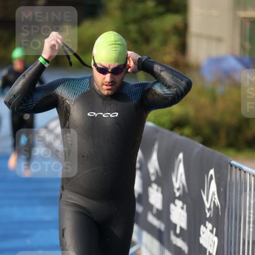 25.08.2024 - Elbe Triathlon Hamburg H.Heesch http://msf.ph/oto/6852708 25.08.2024 09:00:37 Schwimmen 226, 230, 235, 248, 252, 258 meine-sportfotos.de