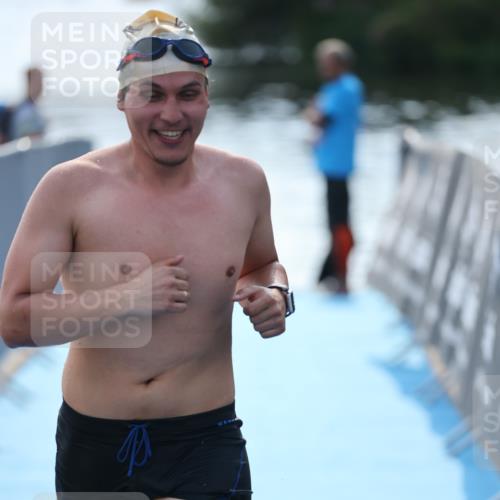 25.08.2024 - Elbe Triathlon Hamburg H.Heesch http://msf.ph/oto/6852710 25.08.2024 15:33:17 Schwimmen  meine-sportfotos.de