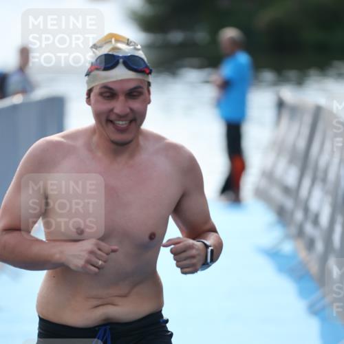25.08.2024 - Elbe Triathlon Hamburg H.Heesch http://msf.ph/oto/6852728 25.08.2024 15:33:17 Schwimmen  meine-sportfotos.de