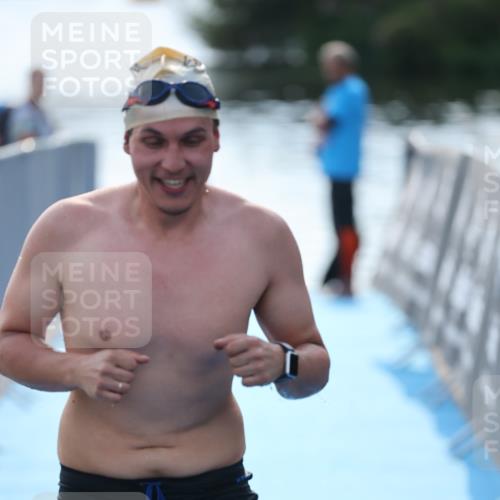 25.08.2024 - Elbe Triathlon Hamburg H.Heesch http://msf.ph/oto/6852736 25.08.2024 15:33:17 Schwimmen  meine-sportfotos.de