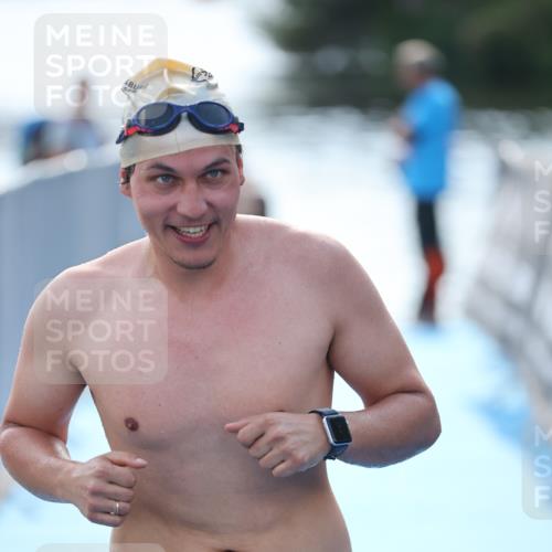 25.08.2024 - Elbe Triathlon Hamburg H.Heesch http://msf.ph/oto/6852743 25.08.2024 15:33:17 Schwimmen  meine-sportfotos.de
