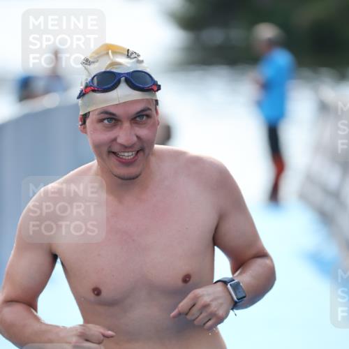 25.08.2024 - Elbe Triathlon Hamburg H.Heesch http://msf.ph/oto/6852748 25.08.2024 15:33:18 Schwimmen  meine-sportfotos.de