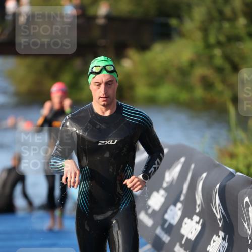25.08.2024 - Elbe Triathlon Hamburg H.Heesch http://msf.ph/oto/6852754 25.08.2024 09:00:41 Schwimmen 226, 230, 235, 248, 252, 258 meine-sportfotos.de
