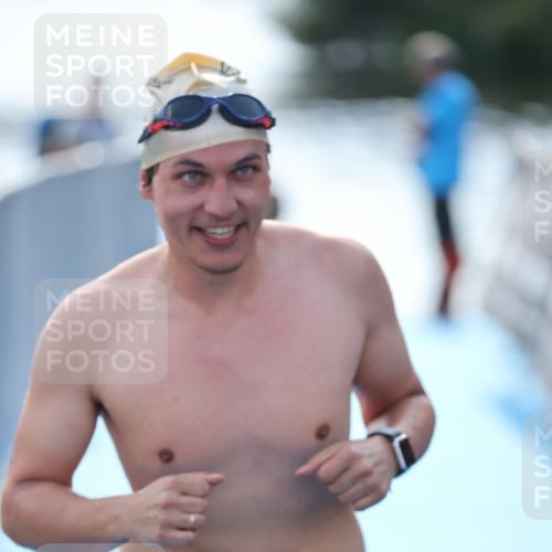 25.08.2024 - Elbe Triathlon Hamburg H.Heesch http://msf.ph/oto/6852760 25.08.2024 15:33:18 Schwimmen  meine-sportfotos.de