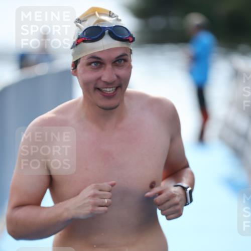 25.08.2024 - Elbe Triathlon Hamburg H.Heesch http://msf.ph/oto/6852767 25.08.2024 15:33:18 Schwimmen  meine-sportfotos.de