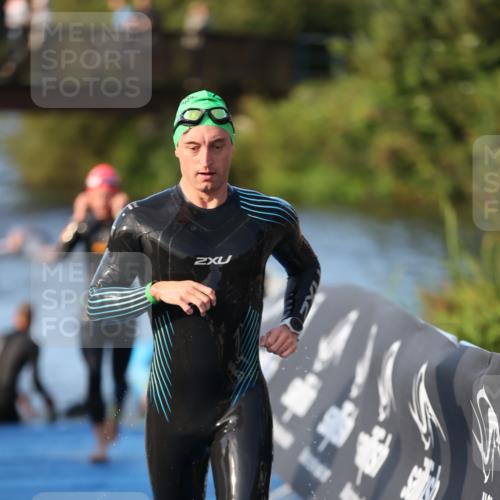 25.08.2024 - Elbe Triathlon Hamburg H.Heesch http://msf.ph/oto/6852768 25.08.2024 09:00:41 Schwimmen 226, 230, 235, 248, 252, 258 meine-sportfotos.de