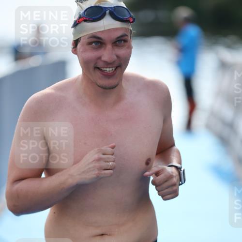 25.08.2024 - Elbe Triathlon Hamburg H.Heesch http://msf.ph/oto/6852775 25.08.2024 15:33:18 Schwimmen  meine-sportfotos.de
