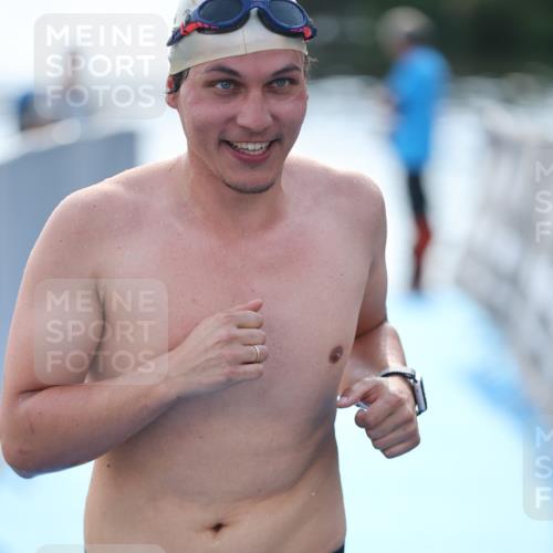 25.08.2024 - Elbe Triathlon Hamburg H.Heesch http://msf.ph/oto/6852781 25.08.2024 15:33:18 Schwimmen  meine-sportfotos.de