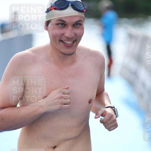 25.08.2024 - Elbe Triathlon Hamburg H.Heesch http://msf.ph/oto/6852788 25.08.2024 15:33:18 Schwimmen  meine-sportfotos.de