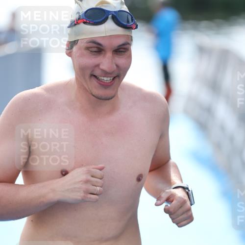 25.08.2024 - Elbe Triathlon Hamburg H.Heesch http://msf.ph/oto/6852794 25.08.2024 15:33:18 Schwimmen  meine-sportfotos.de