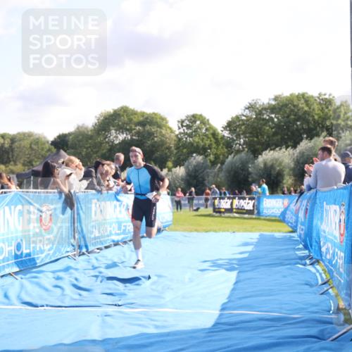 25.08.2024 - Elbe Triathlon Hamburg H.Heesch http://msf.ph/oto/6852795 25.08.2024 10:50:20 Ziel 208 meine-sportfotos.de