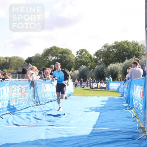 25.08.2024 - Elbe Triathlon Hamburg H.Heesch http://msf.ph/oto/6852803 25.08.2024 10:50:20 Ziel 208 meine-sportfotos.de