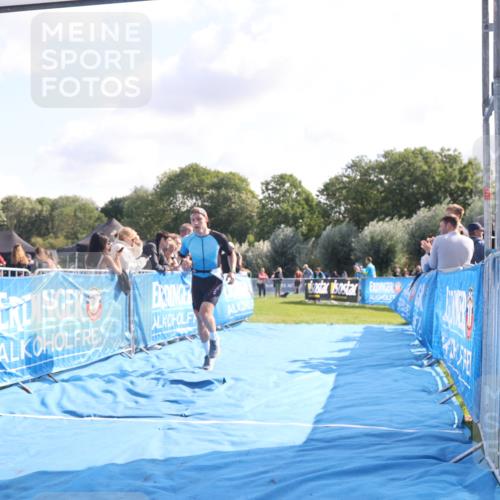 25.08.2024 - Elbe Triathlon Hamburg H.Heesch http://msf.ph/oto/6852812 25.08.2024 10:50:20 Ziel 208 meine-sportfotos.de