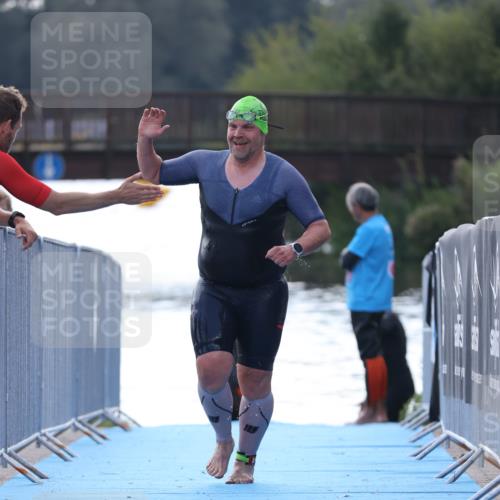 25.08.2024 - Elbe Triathlon Hamburg H.Heesch http://msf.ph/oto/6852817 25.08.2024 15:36:00 Schwimmen  meine-sportfotos.de