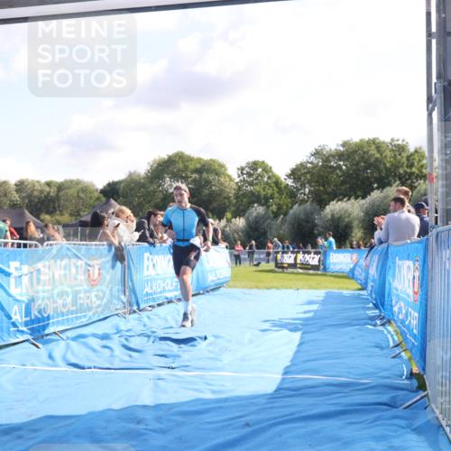 25.08.2024 - Elbe Triathlon Hamburg H.Heesch http://msf.ph/oto/6852818 25.08.2024 10:50:21 Ziel 208 meine-sportfotos.de