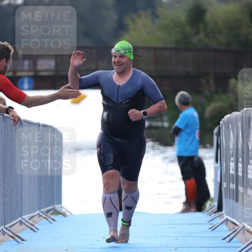 25.08.2024 - Elbe Triathlon Hamburg H.Heesch http://msf.ph/oto/6852829 25.08.2024 15:36:01 Schwimmen  meine-sportfotos.de