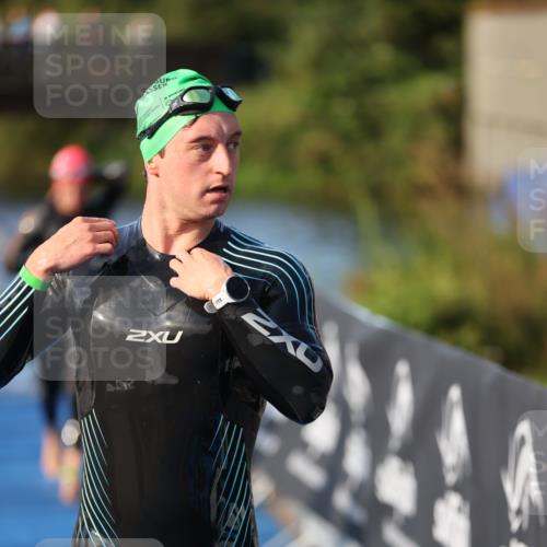 25.08.2024 - Elbe Triathlon Hamburg H.Heesch http://msf.ph/oto/6852841 25.08.2024 09:00:43 Schwimmen 226, 230, 235, 248, 252, 258 meine-sportfotos.de