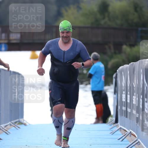 25.08.2024 - Elbe Triathlon Hamburg H.Heesch http://msf.ph/oto/6852843 25.08.2024 15:36:01 Schwimmen  meine-sportfotos.de