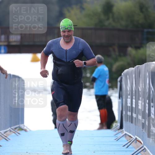 25.08.2024 - Elbe Triathlon Hamburg H.Heesch http://msf.ph/oto/6852853 25.08.2024 15:36:01 Schwimmen  meine-sportfotos.de