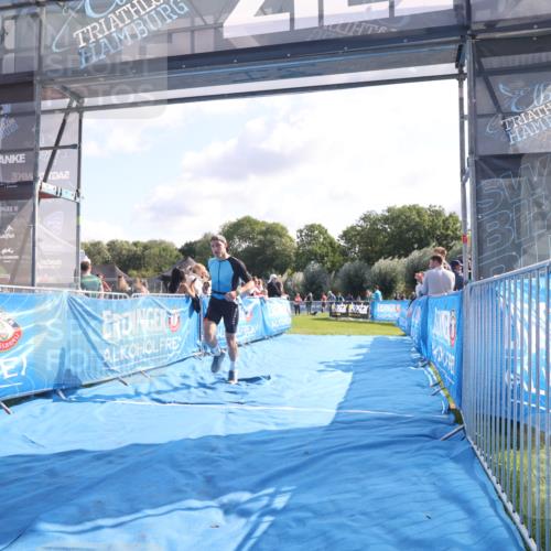 25.08.2024 - Elbe Triathlon Hamburg H.Heesch http://msf.ph/oto/6852860 25.08.2024 10:50:21 Ziel 208 meine-sportfotos.de