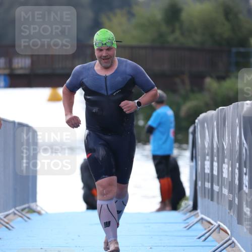 25.08.2024 - Elbe Triathlon Hamburg H.Heesch http://msf.ph/oto/6852868 25.08.2024 15:36:01 Schwimmen  meine-sportfotos.de