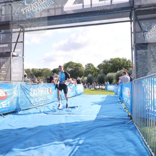 25.08.2024 - Elbe Triathlon Hamburg H.Heesch http://msf.ph/oto/6852872 25.08.2024 10:50:21 Ziel 208 meine-sportfotos.de