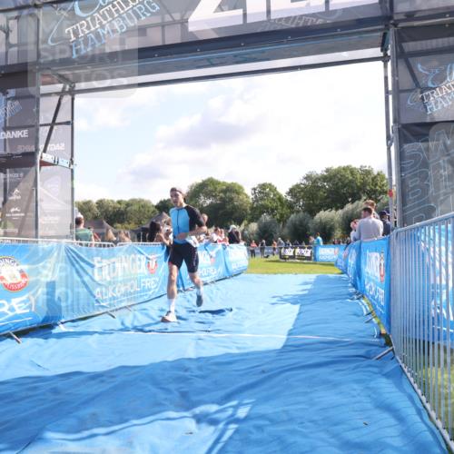 25.08.2024 - Elbe Triathlon Hamburg H.Heesch http://msf.ph/oto/6852878 25.08.2024 10:50:21 Ziel 208 meine-sportfotos.de