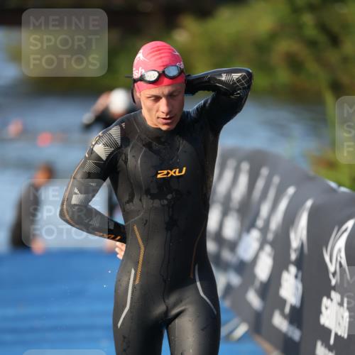 25.08.2024 - Elbe Triathlon Hamburg H.Heesch http://msf.ph/oto/6852880 25.08.2024 09:00:46 Schwimmen 226, 230, 235, 248, 252, 258 meine-sportfotos.de