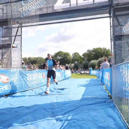 25.08.2024 - Elbe Triathlon Hamburg H.Heesch http://msf.ph/oto/6852886 25.08.2024 10:50:21 Ziel 208 meine-sportfotos.de
