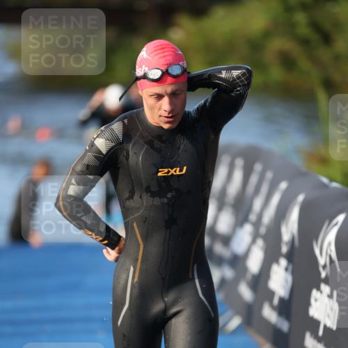 25.08.2024 - Elbe Triathlon Hamburg H.Heesch http://msf.ph/oto/6852889 25.08.2024 09:00:46 Schwimmen 226, 230, 235, 248, 252, 258 meine-sportfotos.de