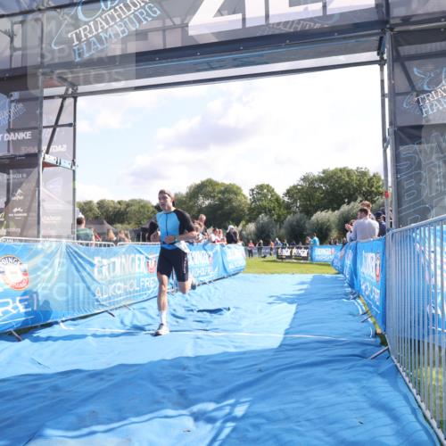 25.08.2024 - Elbe Triathlon Hamburg H.Heesch http://msf.ph/oto/6852891 25.08.2024 10:50:21 Ziel 208 meine-sportfotos.de