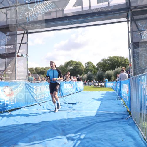 25.08.2024 - Elbe Triathlon Hamburg H.Heesch http://msf.ph/oto/6852916 25.08.2024 10:50:21 Ziel 208 meine-sportfotos.de